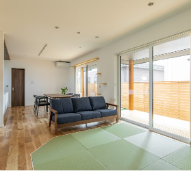 天然木の素材を生かした家リビング